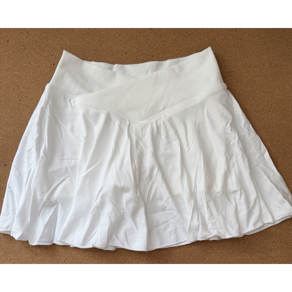 OQQ White‎ Athletic Skort Skirt with Shorts Underneath NWOT Size M